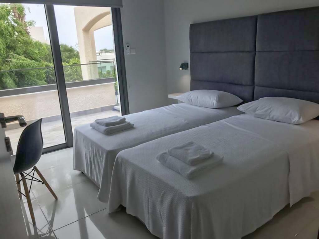 Mare Monte Seaview Boutique Apartment 파포스 외부 사진