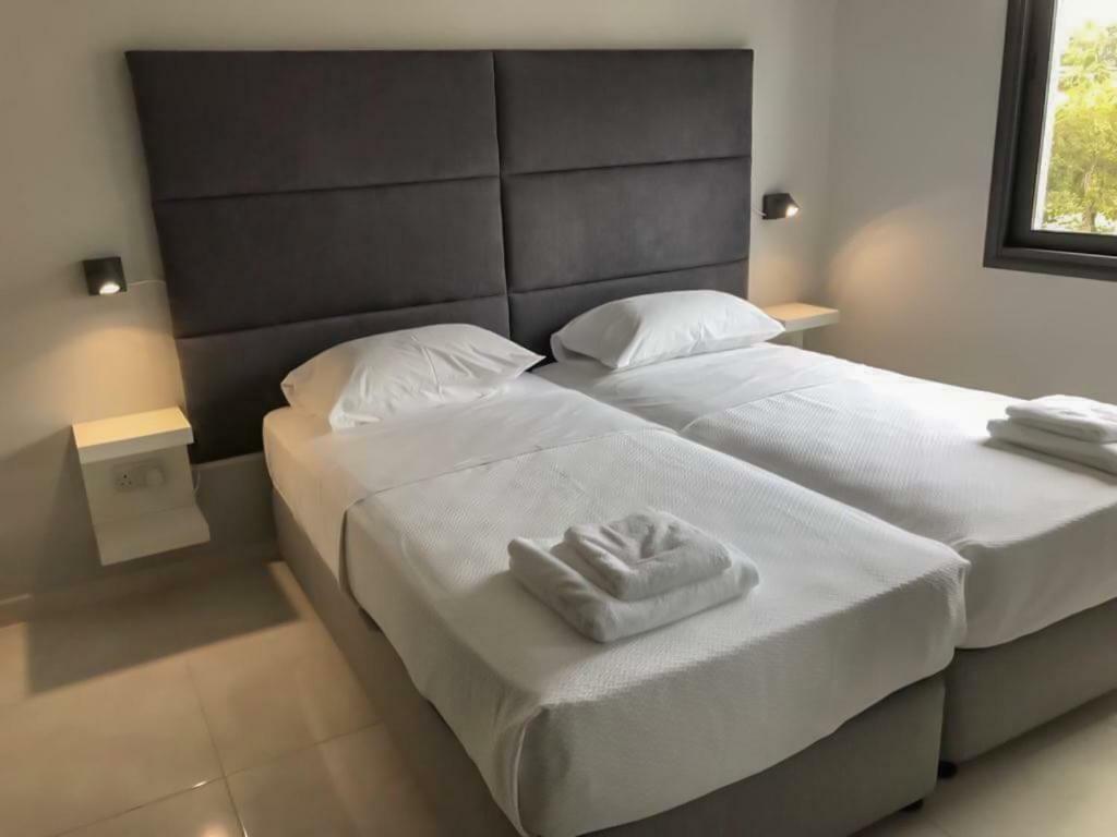 Mare Monte Seaview Boutique Apartment 파포스 외부 사진